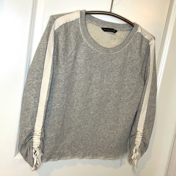 ABERCROMBIE & FITCH | Women’s Light Gray A&F Pullover Sweatshirt Size XS - Picture 6 of 7